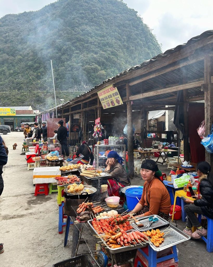 Chợ Phiên Hà Giang được du khách chụp lại