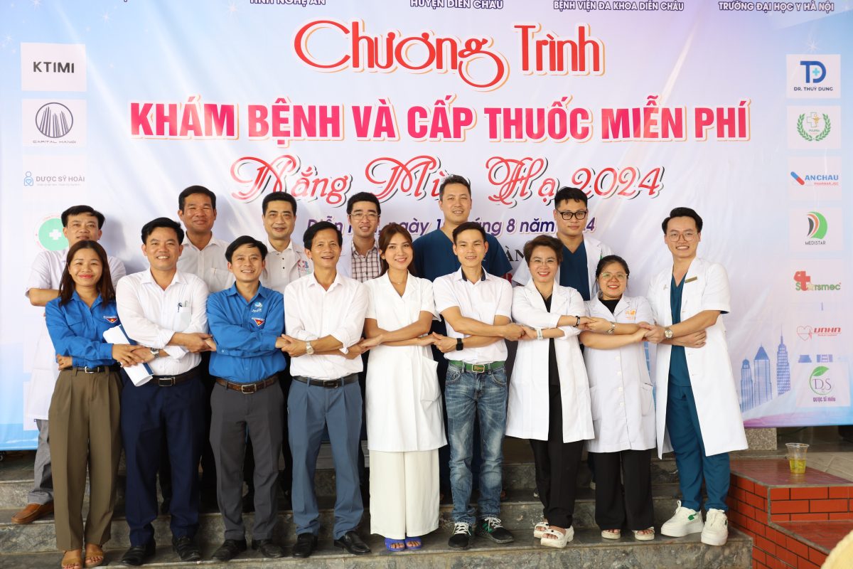 Bác sĩ Hạnh tại một chương trình thiện nguyện