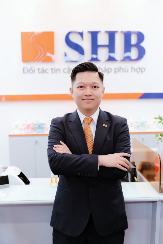 Nguyễn Hoàng Hưng khi còn công tác trong lĩnh vực Ngân hàng