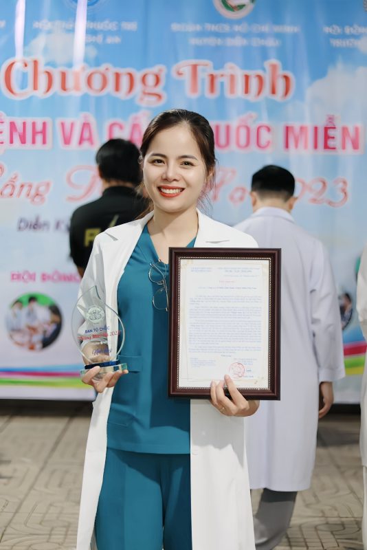 Bác sĩ Thuỳ Dung thường xuyên tham gia khám bệnh miễn phí